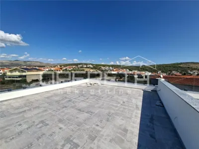 Apartamento de Dos Dormitorios en Venta en Okrug Gornji, Croacia - foto 2