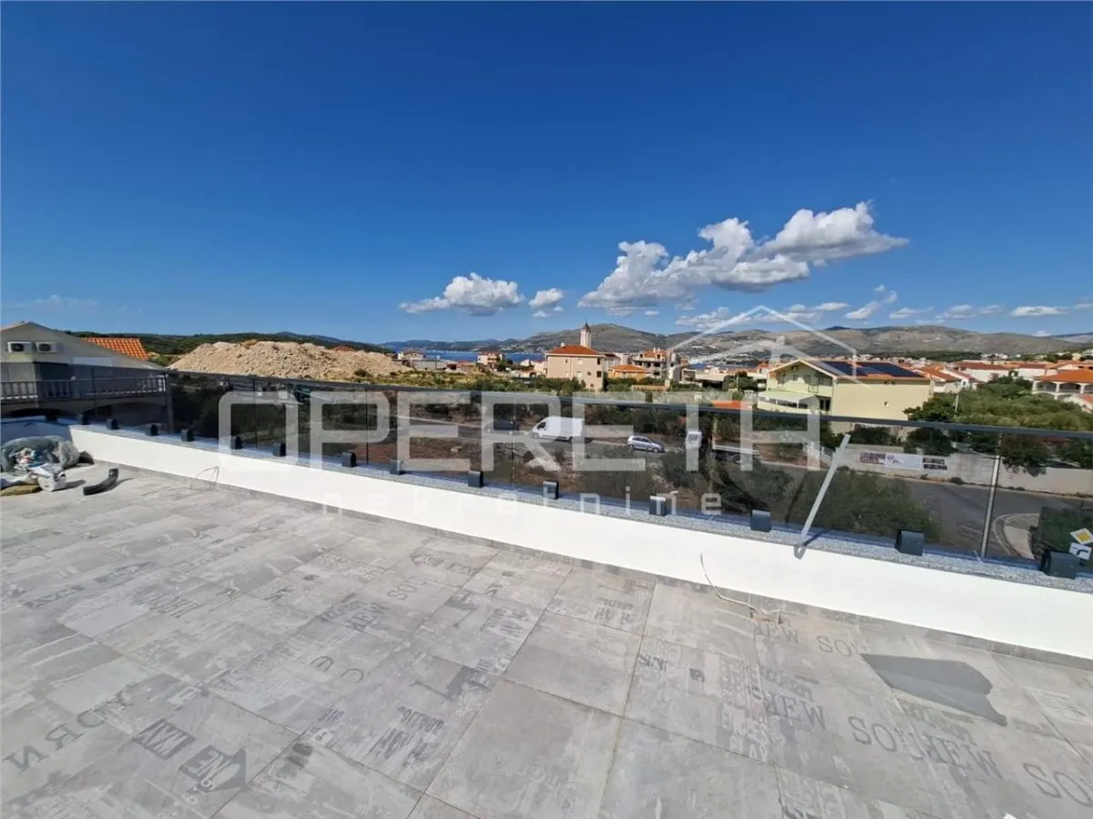 Apartamento de Dos Dormitorios en Venta en Okrug Gornji, Croacia - foto 3