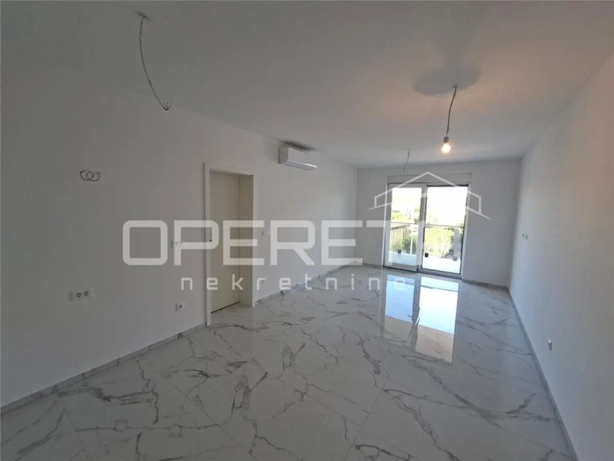 Apartamento de Dos Dormitorios en Venta en Okrug Gornji, Croacia - foto 4