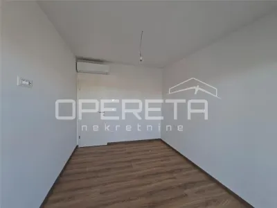 Apartamento de Dos Dormitorios en Venta en Okrug Gornji, Croacia - foto 5