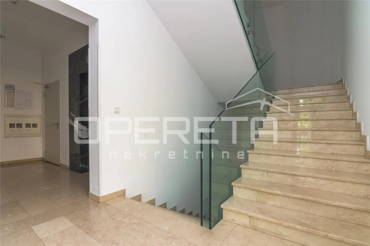Apartamento de Tres Dormitorios en Venta en Zagreb, Maksimir - foto 18