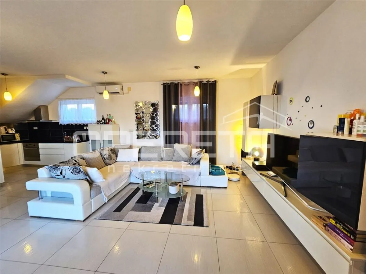 Appartement Spacieux avec Piscine et Parking, Okrug Gornji, Croatie - foto 1