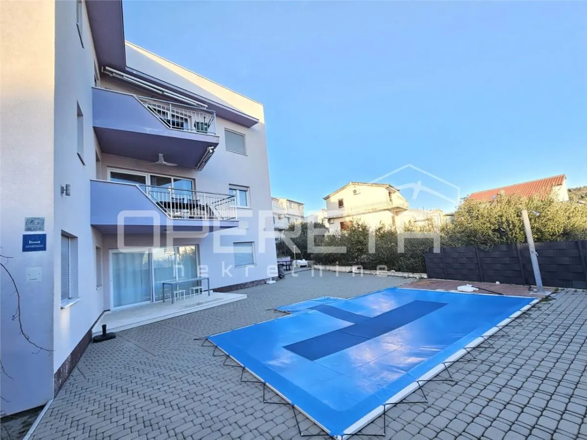 Appartement Spacieux avec Piscine et Parking, Okrug Gornji, Croatie - foto 2
