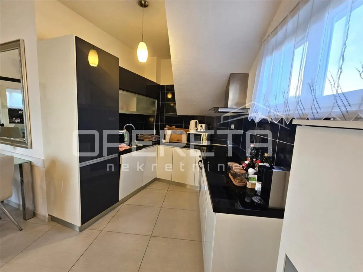 Appartement Spacieux avec Piscine et Parking, Okrug Gornji, Croatie - foto 11
