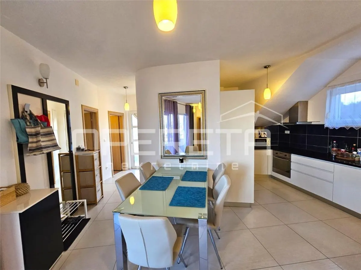 Appartement Spacieux avec Piscine et Parking, Okrug Gornji, Croatie - foto 12