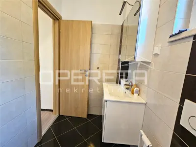 Appartement Spacieux avec Piscine et Parking, Okrug Gornji, Croatie - foto 14
