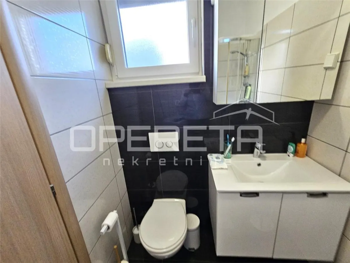 Appartement Spacieux avec Piscine et Parking, Okrug Gornji, Croatie - foto 15