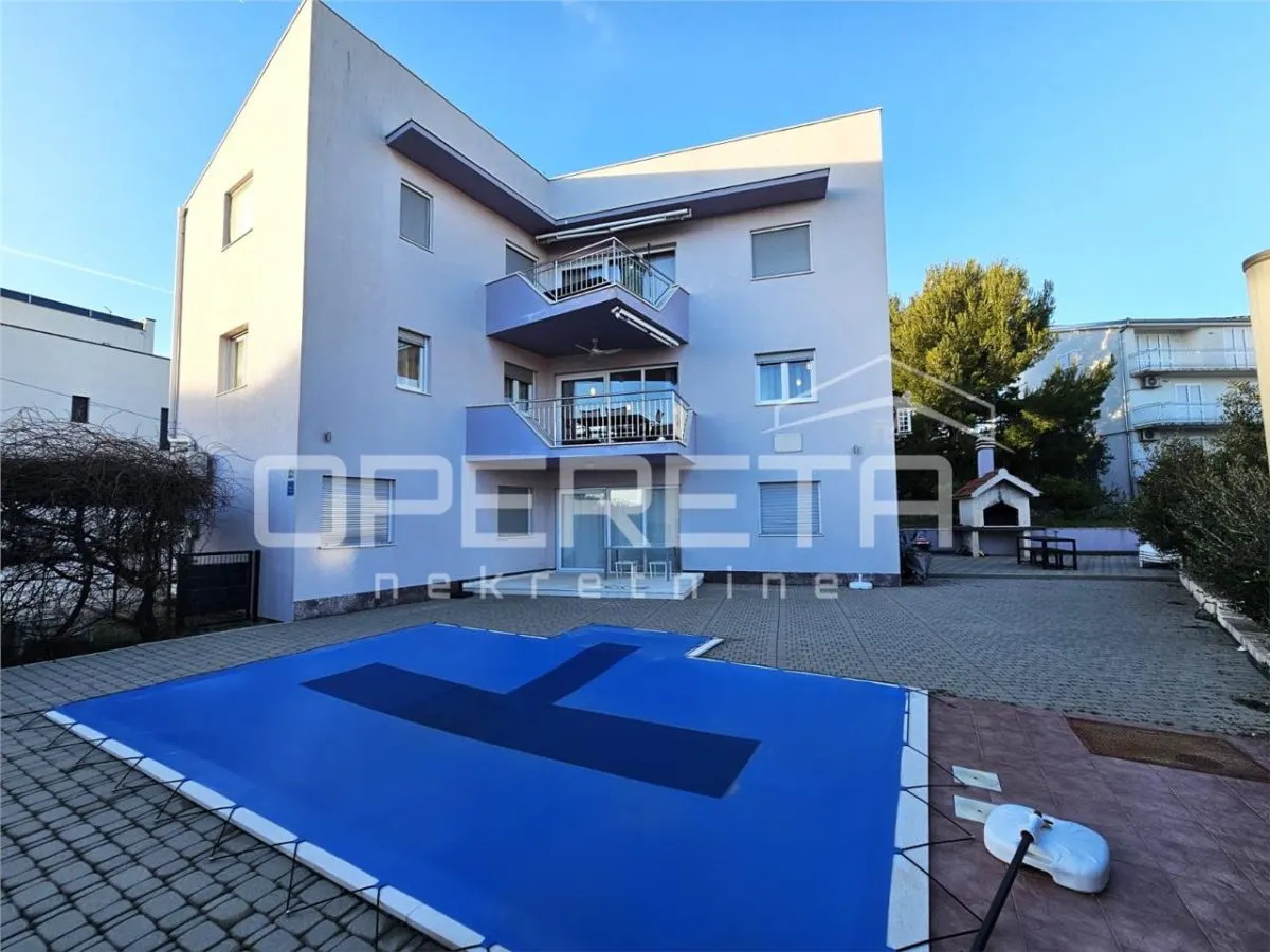 Appartement Spacieux avec Piscine et Parking, Okrug Gornji, Croatie - foto 17