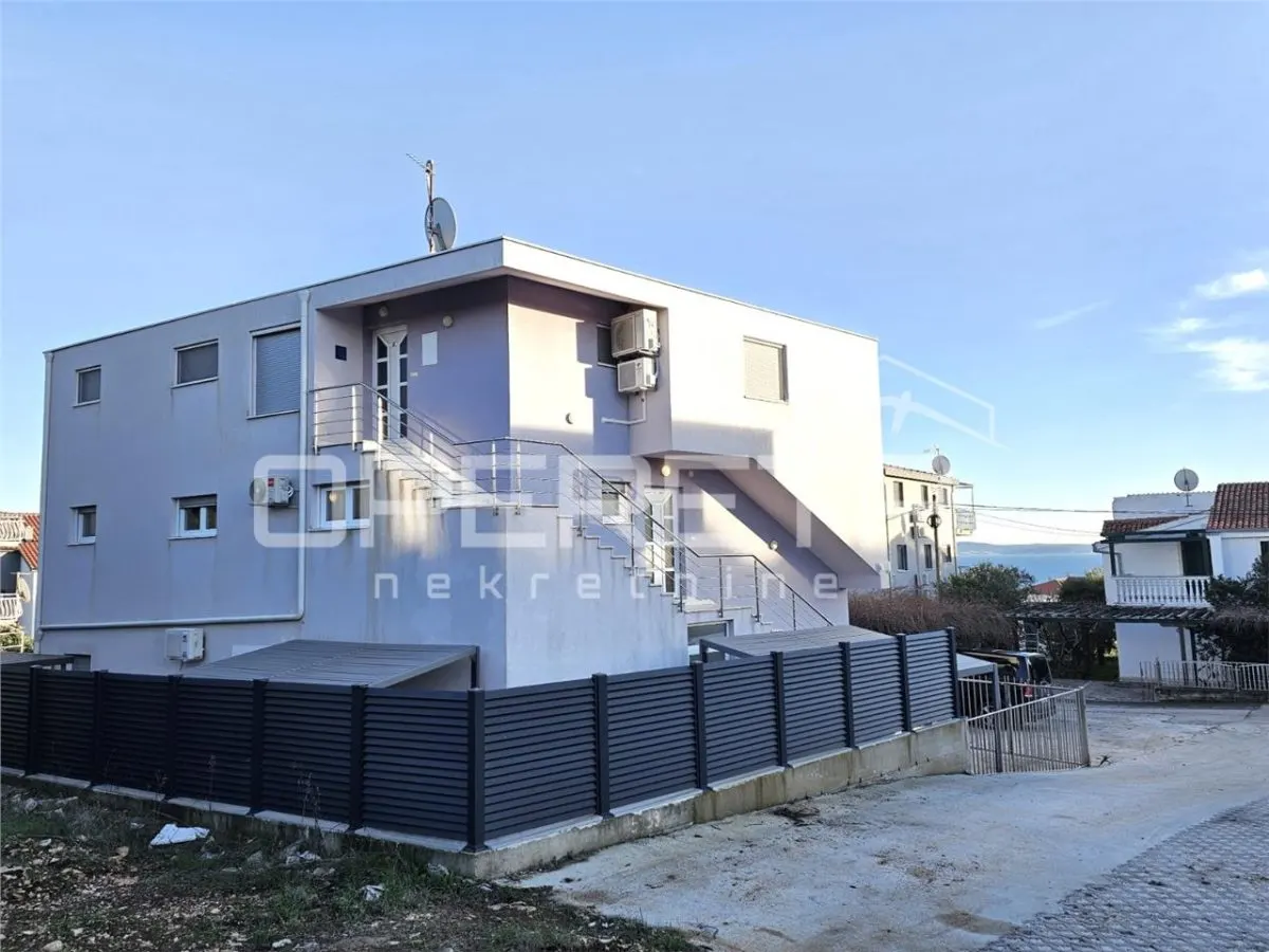 Appartement Spacieux avec Piscine et Parking, Okrug Gornji, Croatie - foto 19