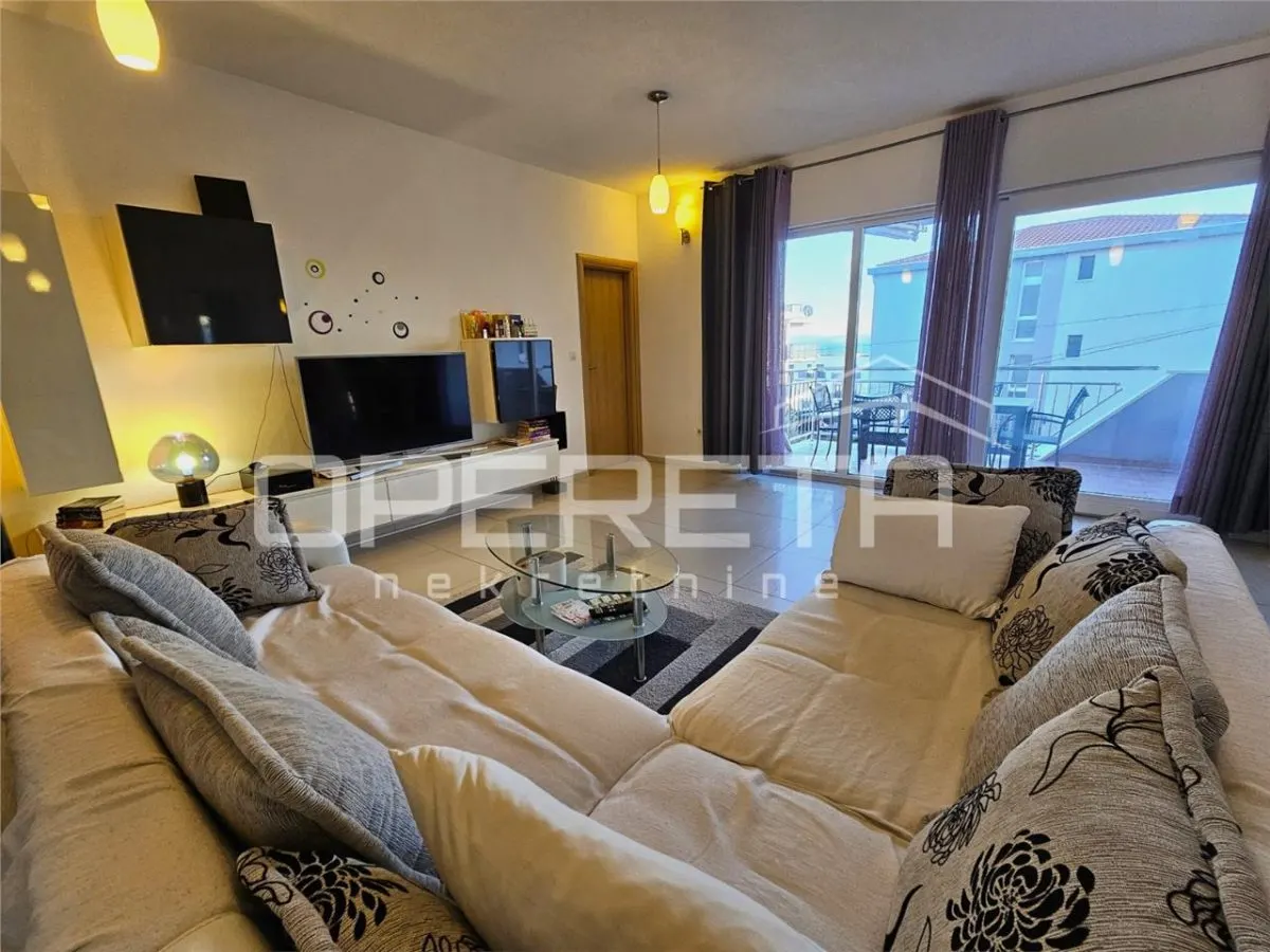Appartement Spacieux avec Piscine et Parking, Okrug Gornji, Croatie - foto 20