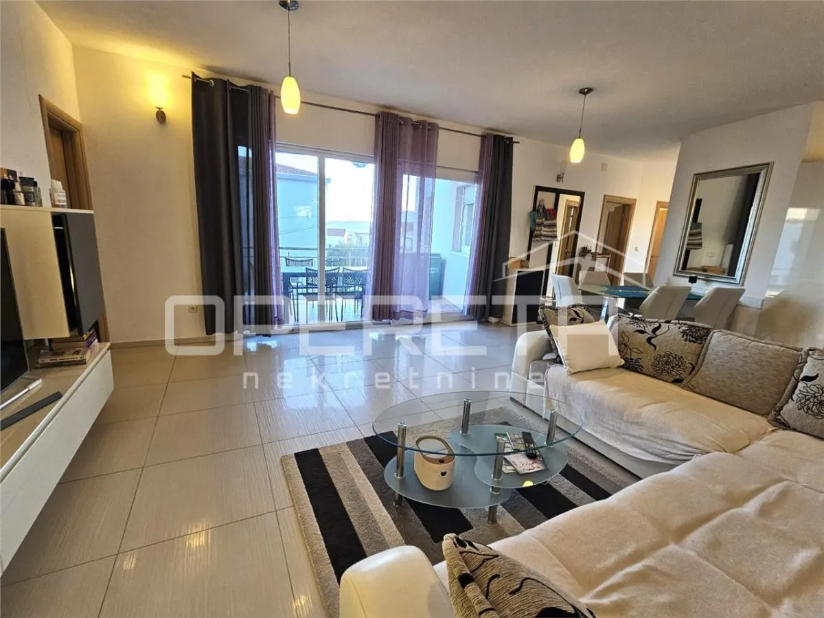 Appartement Spacieux avec Piscine et Parking, Okrug Gornji, Croatie - foto 23