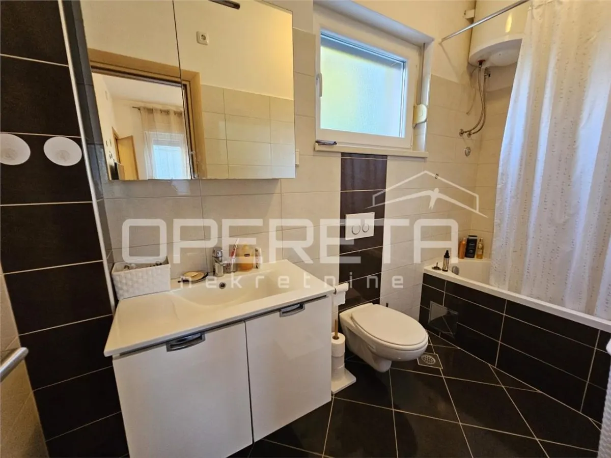 Appartement Spacieux avec Piscine et Parking, Okrug Gornji, Croatie - foto 7