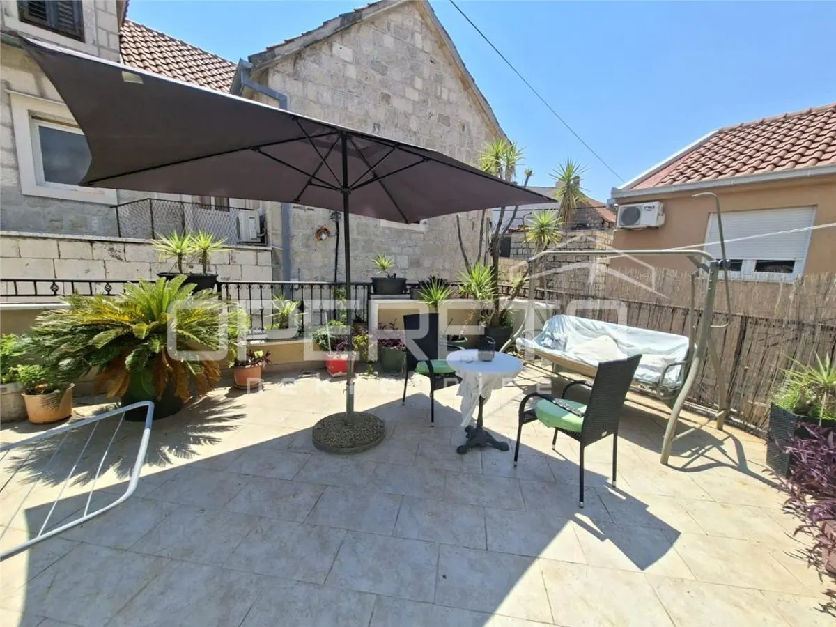 Apartamento de Dos Plantas en Venta en Varoš, Split, Croacia - foto 9
