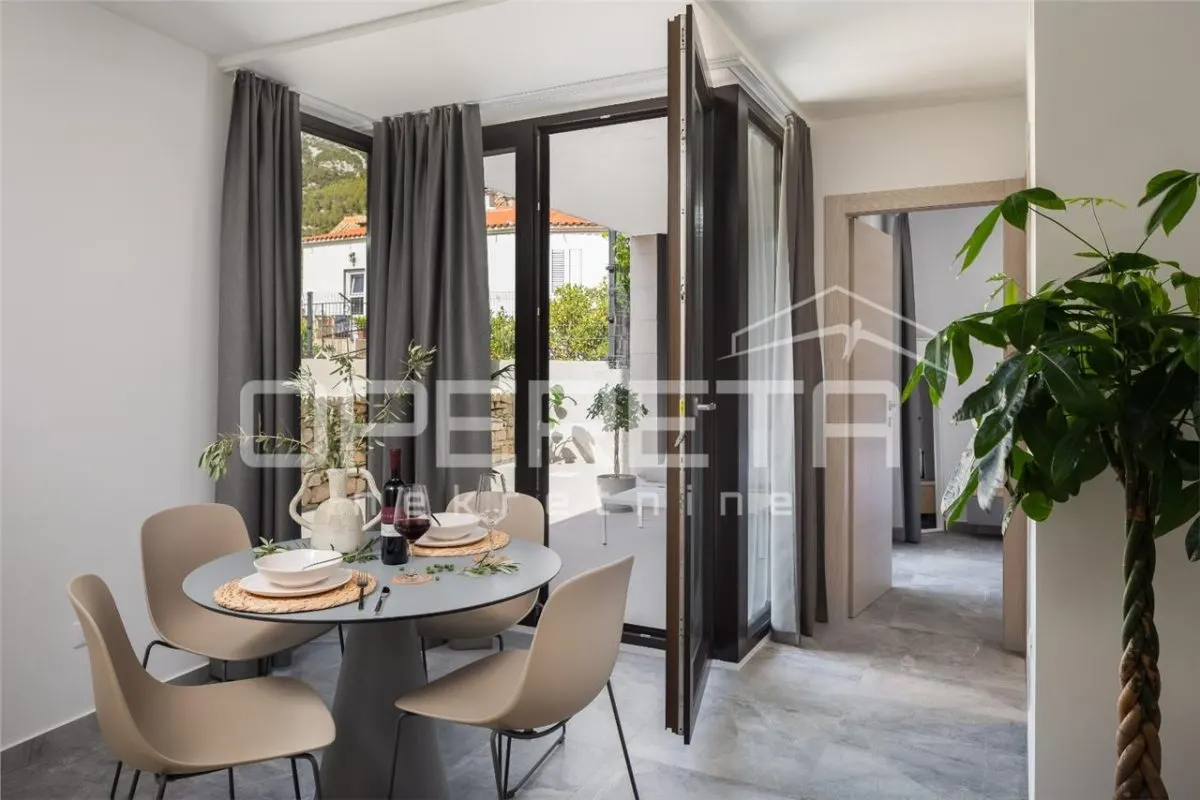Apartamento de Lujo en Planta Baja en Venta en Komiza, Croacia - foto 2