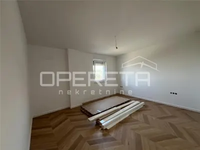 Apartamento de Cuatro Dormitorios en Venta en Pag, Croacia - foto 2