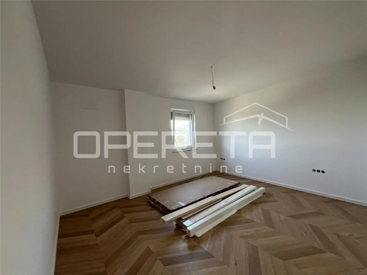 Apartamento de Cuatro Dormitorios en Venta en Pag, Croacia - foto 2