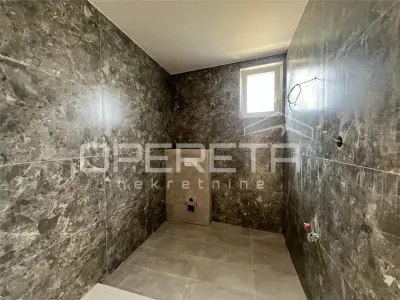 Apartamento de Cuatro Dormitorios en Venta en Pag, Croacia - foto 3