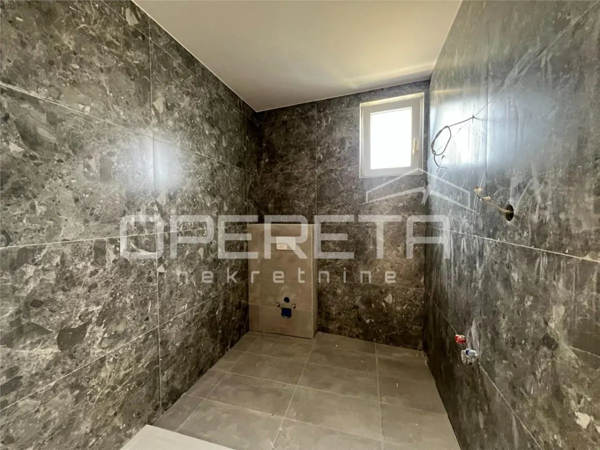 Apartamento de Cuatro Dormitorios en Venta en Pag, Croacia - foto 3