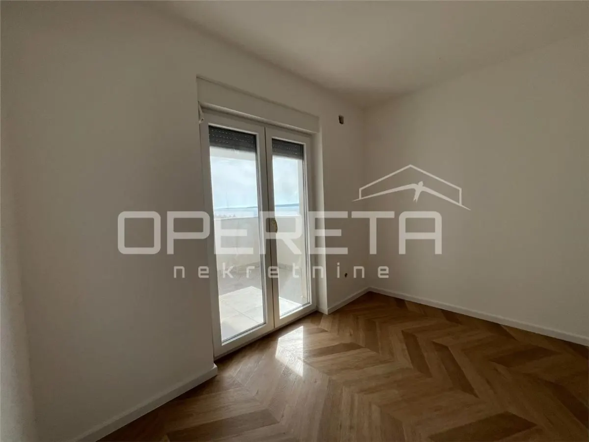 Apartamento de Cuatro Dormitorios en Venta en Pag, Croacia - foto 4
