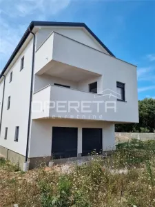 Apartamento de Cuatro Dormitorios en Venta en Pag, Croacia - foto 10