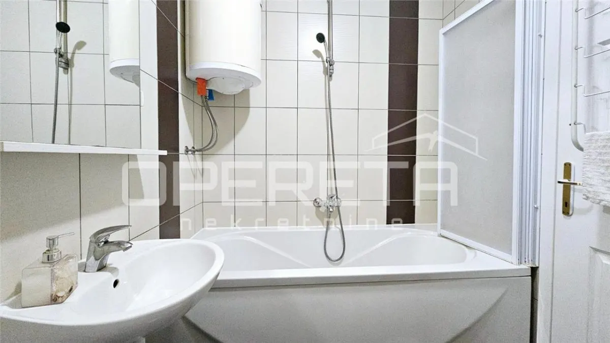 Apartamento de Cuatro Dormitorios en Venta en Zadar, Croacia - foto 13