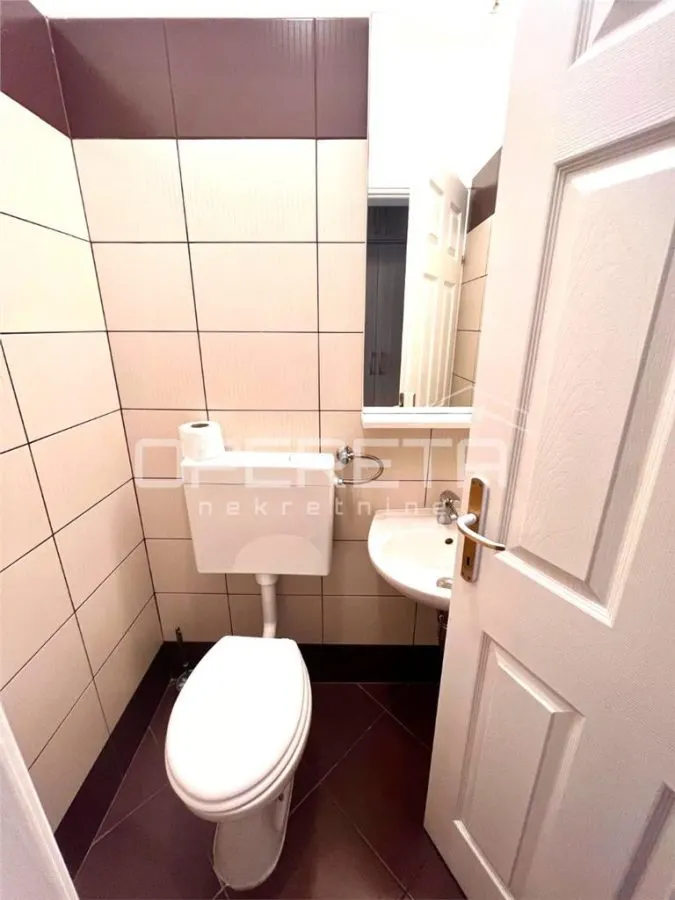 Apartamento de Cuatro Dormitorios en Venta en Zadar, Croacia - foto 16