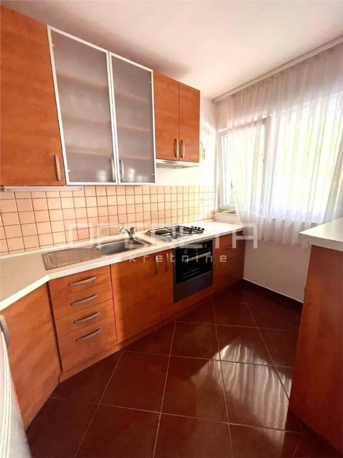 Apartamento de Cuatro Dormitorios en Venta en Zadar, Croacia - foto 6