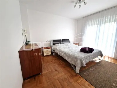 Apartamento de Cuatro Dormitorios en Venta en Zadar, Croacia - foto 9