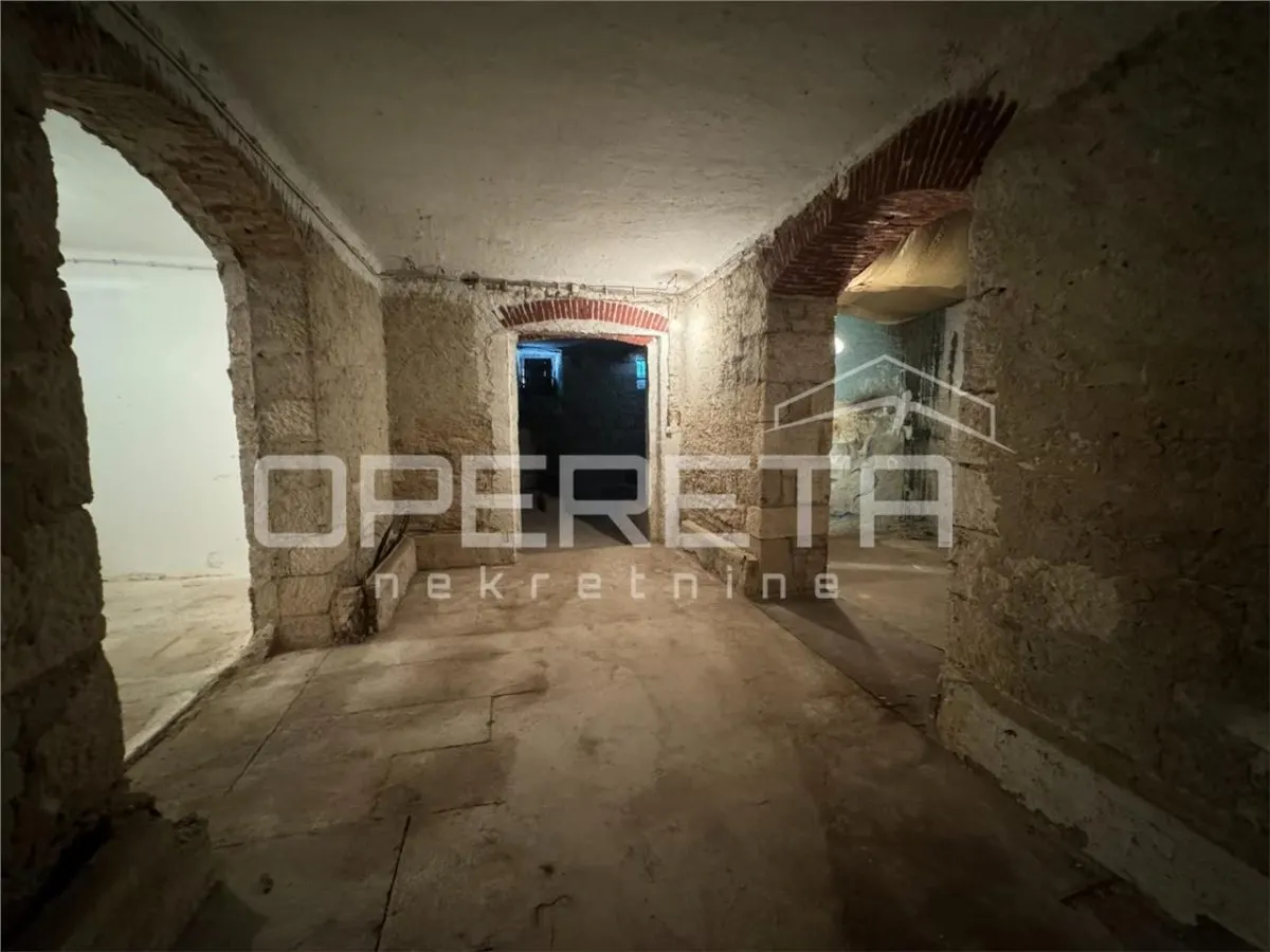 Espacio Comercial en Venta en Pula, Croacia – Potencial de Conversión - foto 5