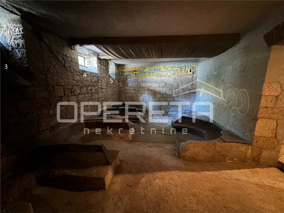 Espacio Comercial en Venta en Pula, Croacia – Potencial de Conversión - foto 9