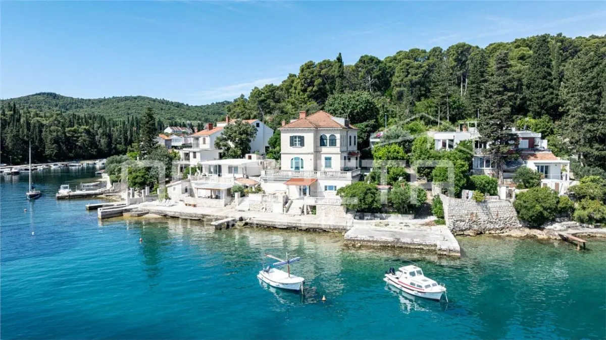 Dos Elegantes Apartamentos junto al Mar en Venta en Korcula, Croacia - foto 1