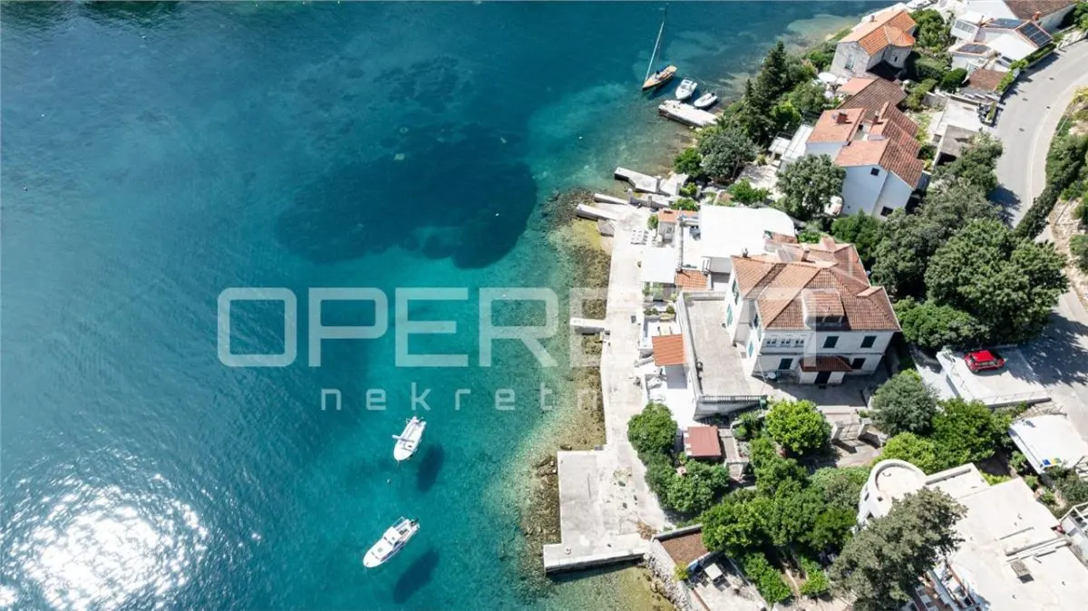 Dos Elegantes Apartamentos junto al Mar en Venta en Korcula, Croacia - foto 2