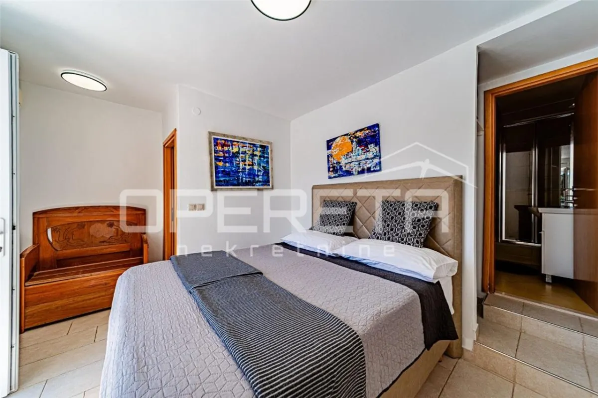 Dos Elegantes Apartamentos junto al Mar en Venta en Korcula, Croacia - foto 11