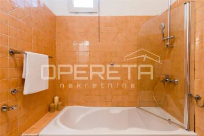 Dos Elegantes Apartamentos junto al Mar en Venta en Korcula, Croacia - foto 19