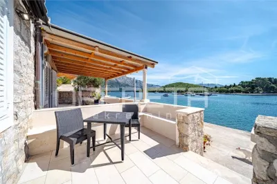 Dos Elegantes Apartamentos junto al Mar en Venta en Korcula, Croacia - foto 3