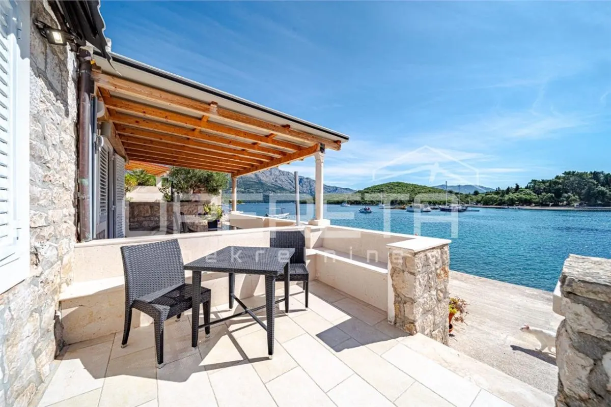 Dos Elegantes Apartamentos junto al Mar en Venta en Korcula, Croacia - foto 3