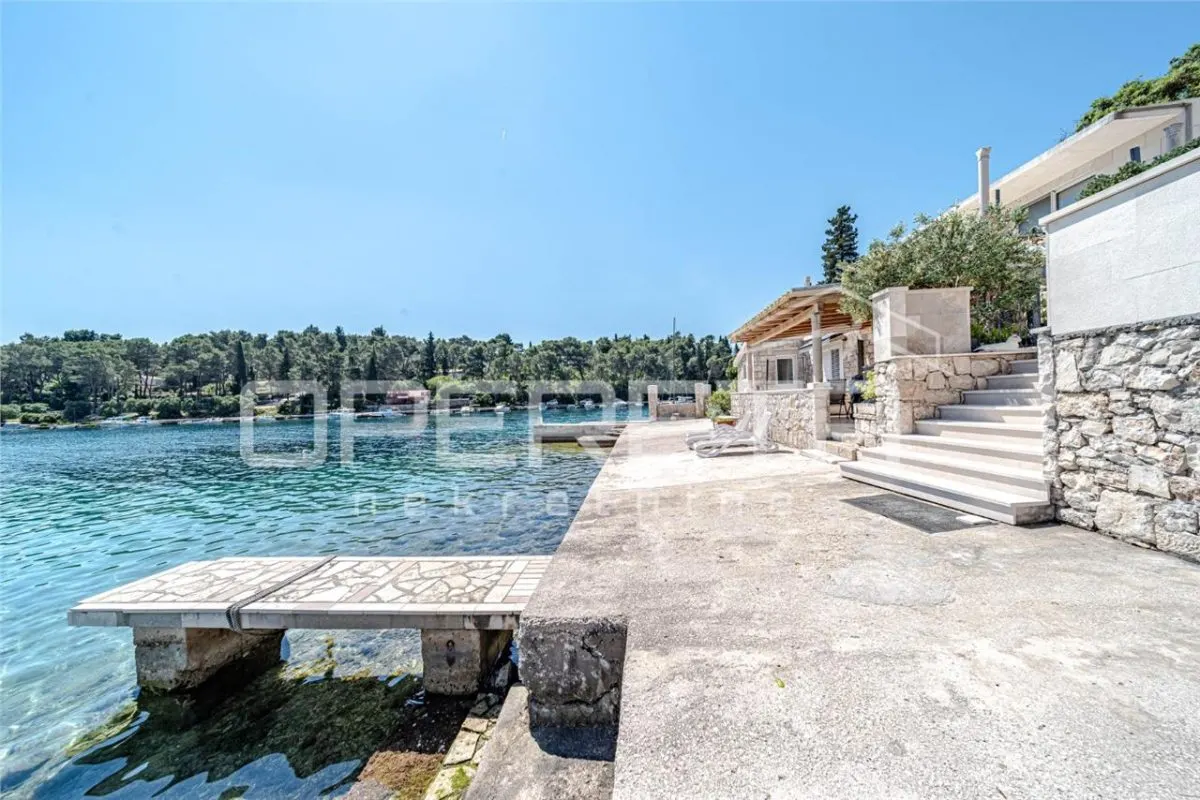 Dos Elegantes Apartamentos junto al Mar en Venta en Korcula, Croacia - foto 25