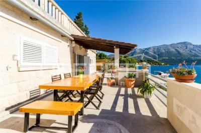 Dos Elegantes Apartamentos junto al Mar en Venta en Korcula, Croacia - foto 4