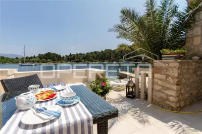 Dos Elegantes Apartamentos junto al Mar en Venta en Korcula, Croacia - foto 5