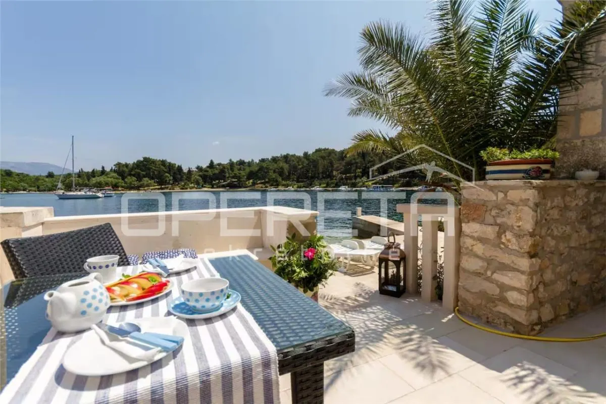 Dos Elegantes Apartamentos junto al Mar en Venta en Korcula, Croacia - foto 5