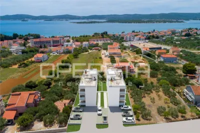 شقة بغرفتي نوم مع حديقة للبيع في سفيتي فيليب و جاكوف، كرواتيا - Sveti Filip i Jakov