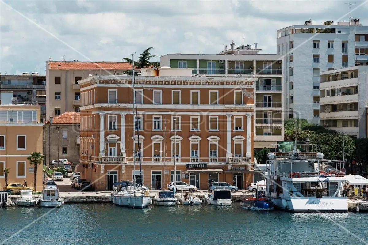 Apartamento de Tres Dormitorios en Venta en Zadar, Croacia - foto 3