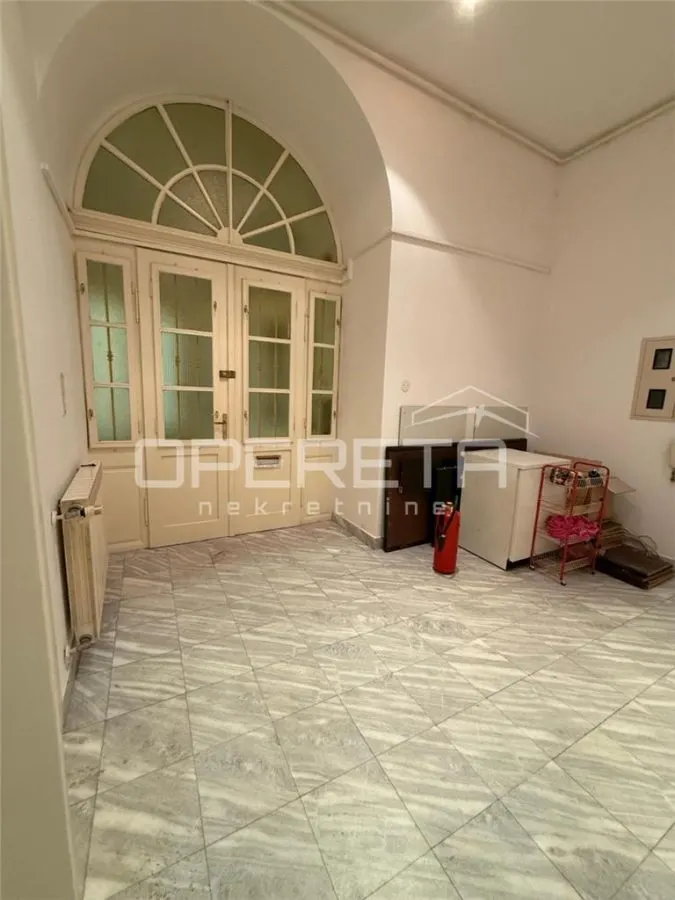 Apartamento en Venta en Varazdin, Croacia – Plaza Mayor Histórica - foto 2