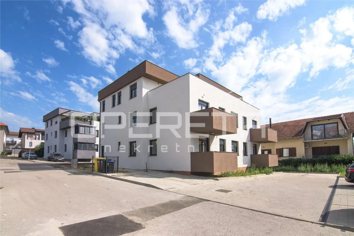 Apartamento de Cuatro Dormitorios en Venta en Zagreb, Croacia - foto 2
