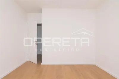 Apartamento de Cuatro Dormitorios en Venta en Zagreb, Croacia - foto 14