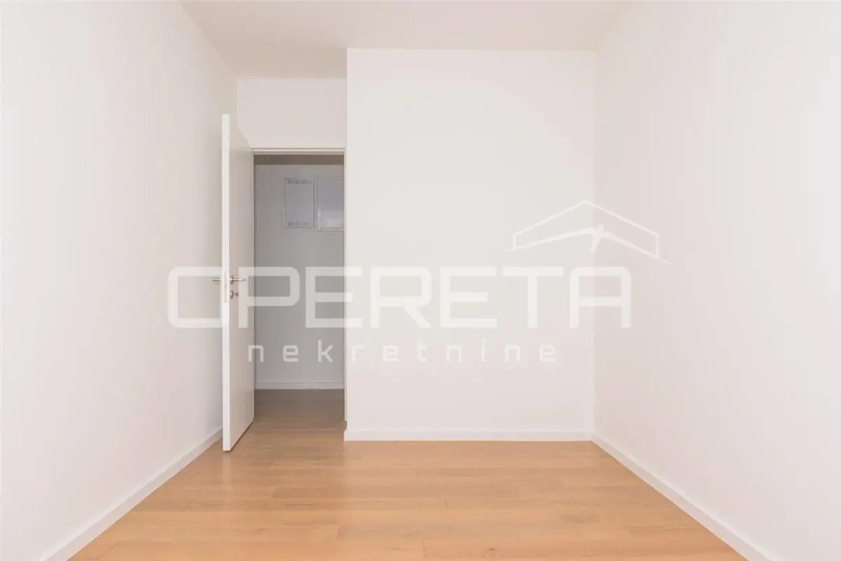 Apartamento de Cuatro Dormitorios en Venta en Zagreb, Croacia - foto 15