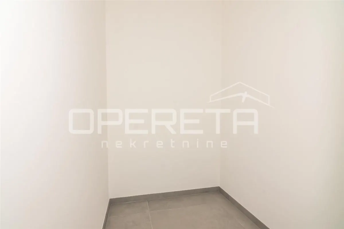 Apartamento de Cuatro Dormitorios en Venta en Zagreb, Croacia - foto 10