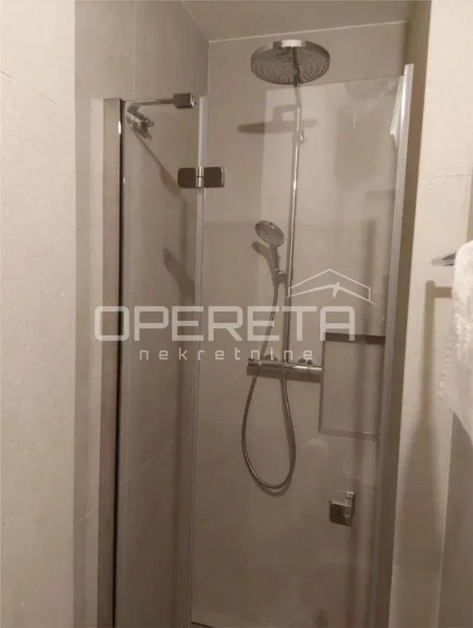 Apartamento de Tres Dormitorios en Alquiler en Zagreb, Plaza Iblerov - foto 12