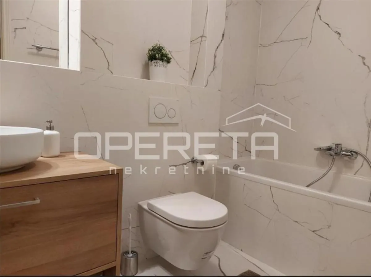Apartamento de Tres Dormitorios en Alquiler en Zagreb, Plaza Iblerov - foto 13