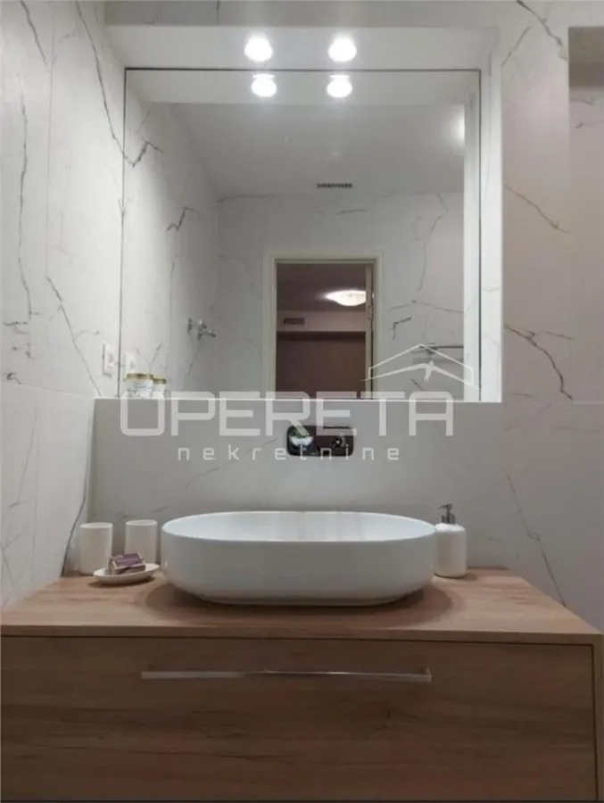 Apartamento de Tres Dormitorios en Alquiler en Zagreb, Plaza Iblerov - foto 10